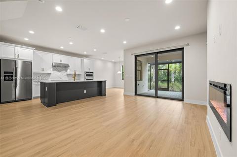 13053 Pembroke Dr, Naples, FL 34105