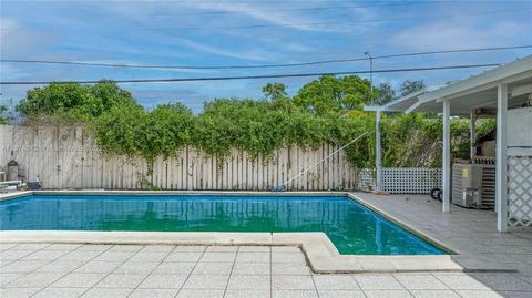 491 W 36th Pl, Hialeah, FL 33012