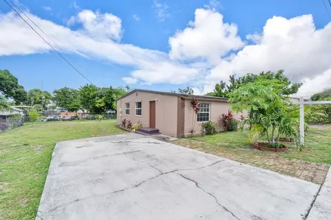 1324 W 35th St, Riviera Beach, FL 33404