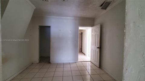 662 SE 6th Pl, Hialeah, FL 33010 photo 15