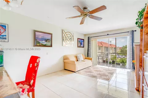 8060 N Sunrise Lakes Dr #308, Sunrise, FL 33322