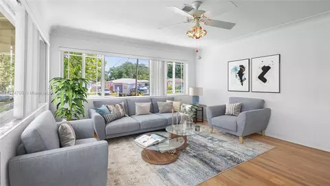 2718 Hayes St, Hollywood, FL 33020