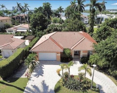 7720 Center Bay Dr, North Bay Village, FL 33141