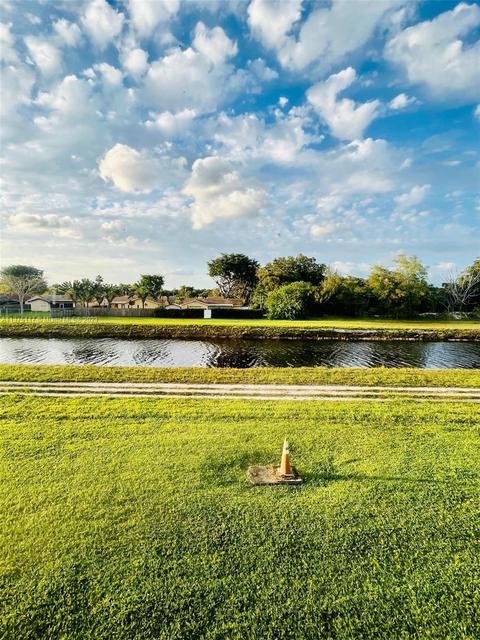9021 Sunrise Lakes Blvd #209, Sunrise, FL 33322