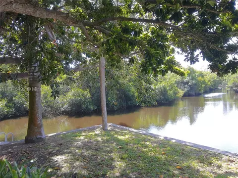 1040 Wyomi Dr, Other, FL 33919