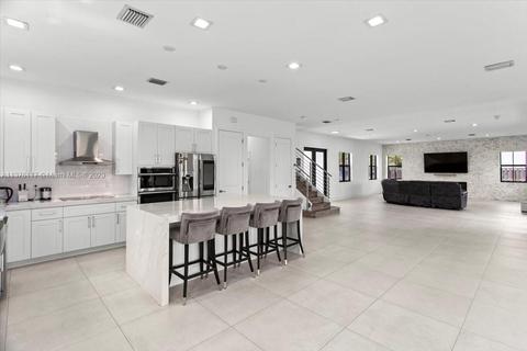 8901 SW 69th Ter, Miami, FL 33173