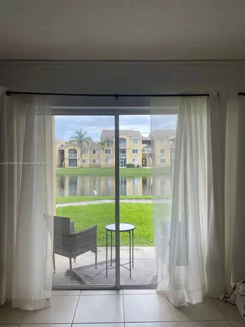 2640 S University Dr #128, Davie, FL 33328