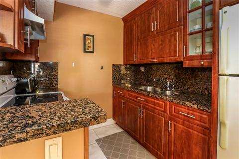 2145 Pierce St #211, Hollywood, FL 33020