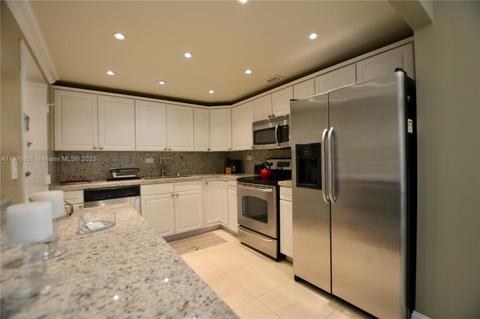 5555 Collins Ave #7Y, Miami Beach, FL 33140