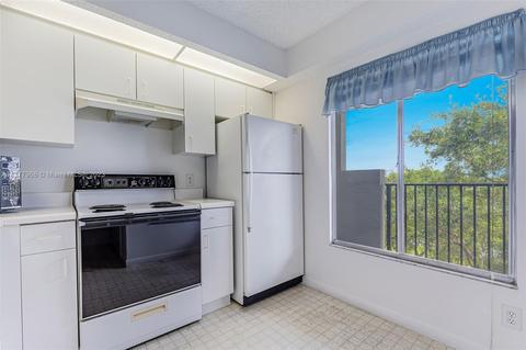 800 SW 137th Ave #404G, Pembroke Pines, FL 33027