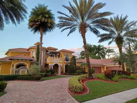 19349 Waters Edge St, Weston, FL 33332