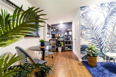 984 SW 9th St, Miami, FL 33130