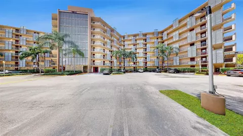 3101 N Country Club Dr #605, Aventura, FL 33180