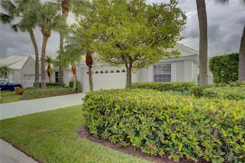 23 Selby Ln, Palm Beach Gardens, FL 33418