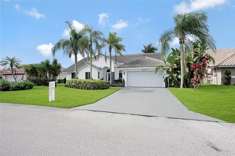 8622 NW 79th St, Tamarac, FL 33321