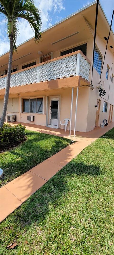 1030 SW 11th St #1M, Hallandale Beach, FL 33009