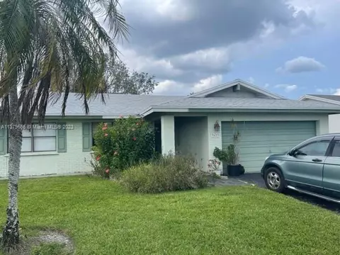 9623 NW 82nd St, Tamarac, FL 33321