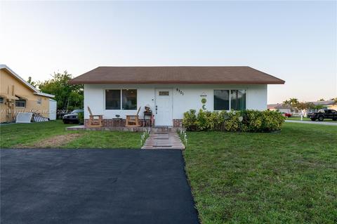 9701 NW 70th St, Tamarac, FL 33321