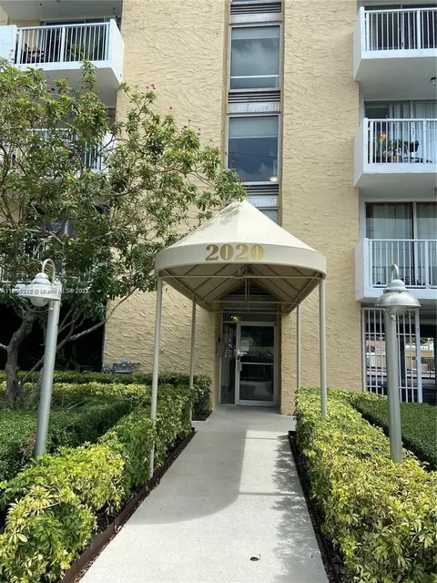 2020 NE 135th St #811, North Miami, FL 33181