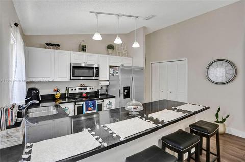 6983 W 26th Ave, Hialeah, FL 33016 photo 11