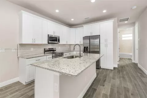 520 Glendale, Labelle, FL 33935 photo 8