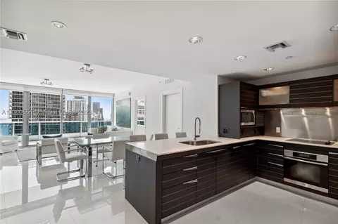 200 Biscayne Boulevard Way #4304, Miami, FL 33131