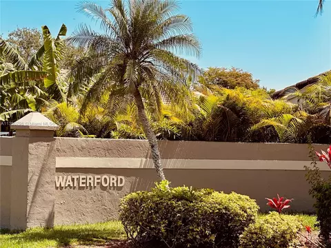 5801 W Waterford Dr, Davie, FL 33331