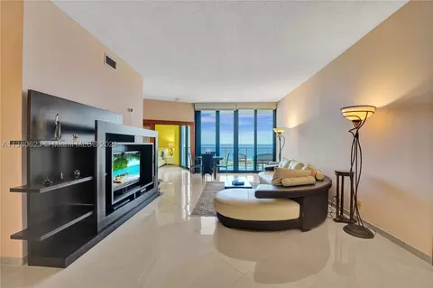20281 E Country Club Dr #PH10, Aventura, FL 33180