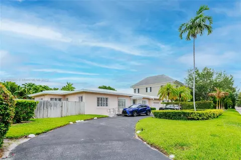 3000 Pine Tree Dr, Miami Beach, FL 33140