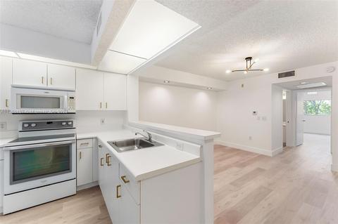 800 SW 137th Ave #411G, Pembroke Pines, FL 33027