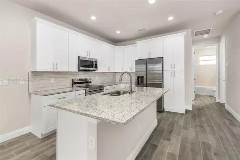 1047 N Naples St, Labelle, FL 33935 photo 5