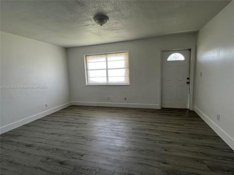 6903 SW 20th St, North Lauderdale, FL 33068
