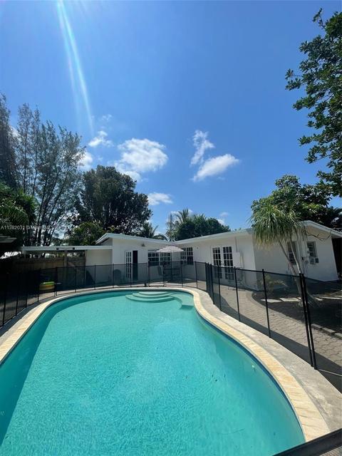 141 SE 25th Ave, Boynton Beach, FL 33435