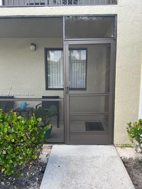 428 Lakeview Dr #101, Weston, FL 33326
