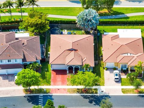 2118 NE 38th Rd, Homestead, FL 33033