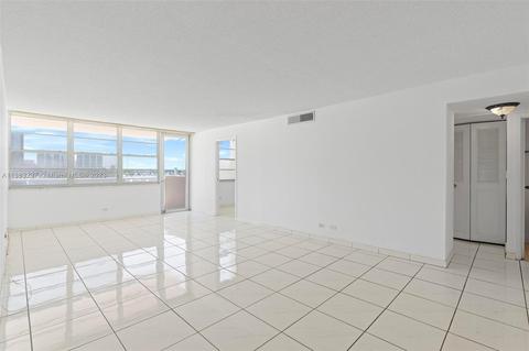 250 174th St #301, Sunny Isles Beach, FL 33160