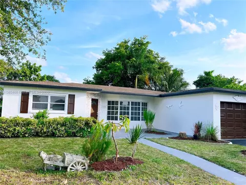 4900 NW 41st St, Lauderdale Lakes, FL 33319