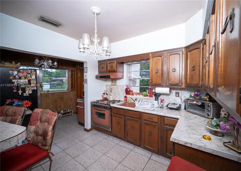 Undisclosed, Hialeah, FL 33012 photo 9