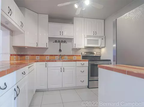 2304 S Cypress Bend Dr #611, Pompano Beach, FL 33069