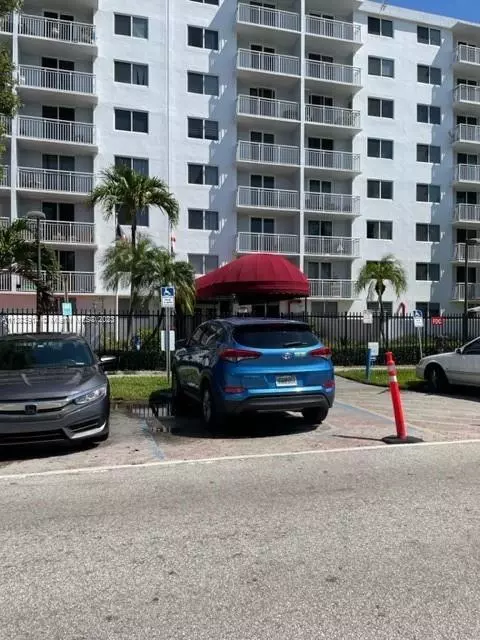 1251 NE 108th St #221, Miami, FL 33161