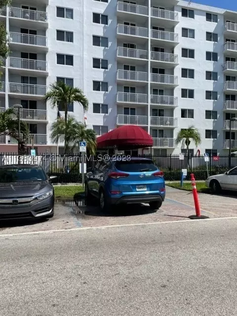 1251 NE 108th St #221, Miami, FL 33161