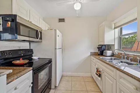 1995 NE 32nd Ct #41, Lighthouse Point, FL 33064