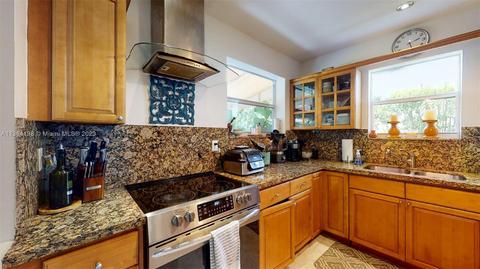 9048 Emerson Ave, Surfside, FL 33154 photo 23