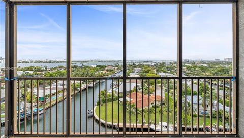 2500 NE 135 St #A1007, North Miami, FL 33181