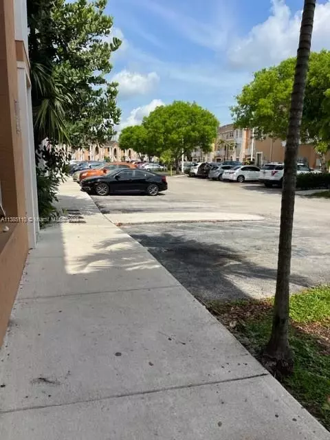 7200 NW 177th St #108-7, Hialeah, FL 33015