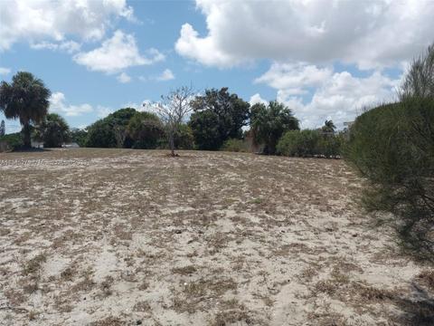 1181 W 28th St, Riviera Beach, FL 33404