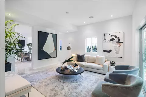 4415 N Bay Rd, Miami Beach, FL 33140