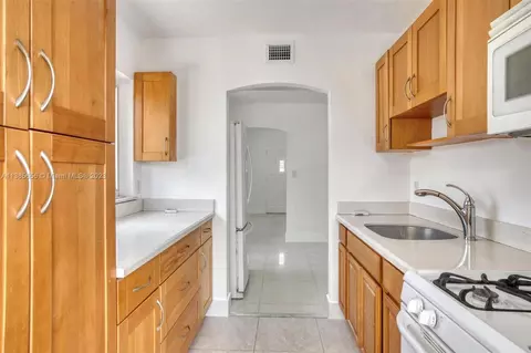 820 E 9th Pl, Hialeah, FL 33010 photo 8