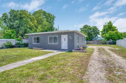 820 E 9th Pl, Hialeah, FL 33010 photo 1