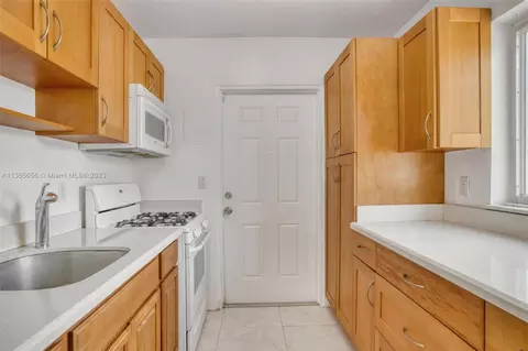 820 E 9th Pl, Hialeah, FL 33010 photo 7